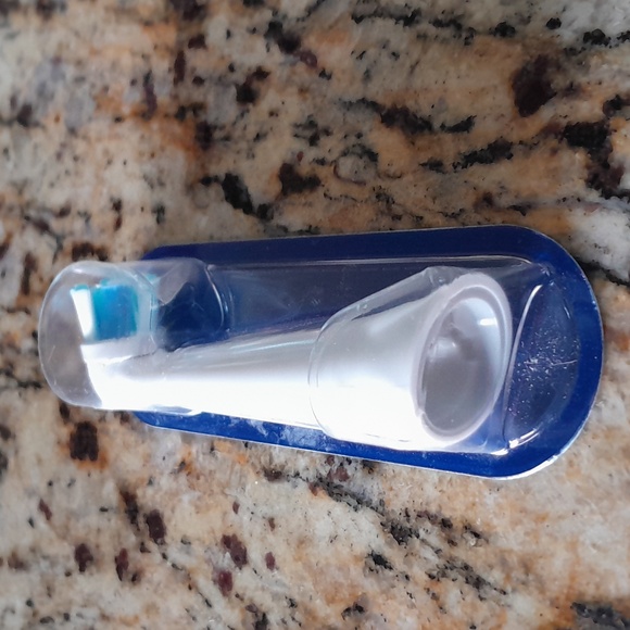 NWOT- Oral B i0 Brush head - Picture 4 of 4